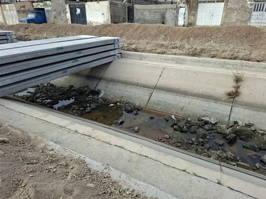 آغاز عملیات دال‌گذاری كانال آب محمدیه با هدف ارتقای ایمنی شهروندان