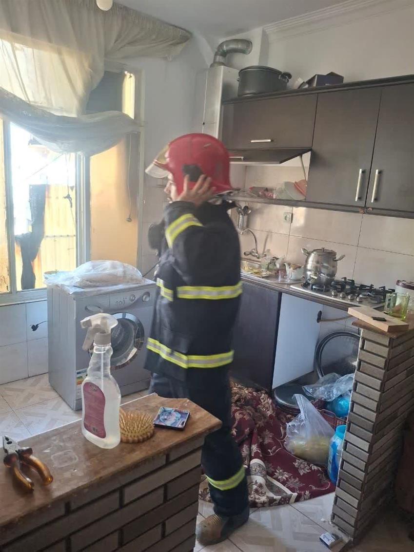 حریق در طبقه چهارم ساختمان مسكونی در خیابان پانزدهم خادم‌آباد باغستان