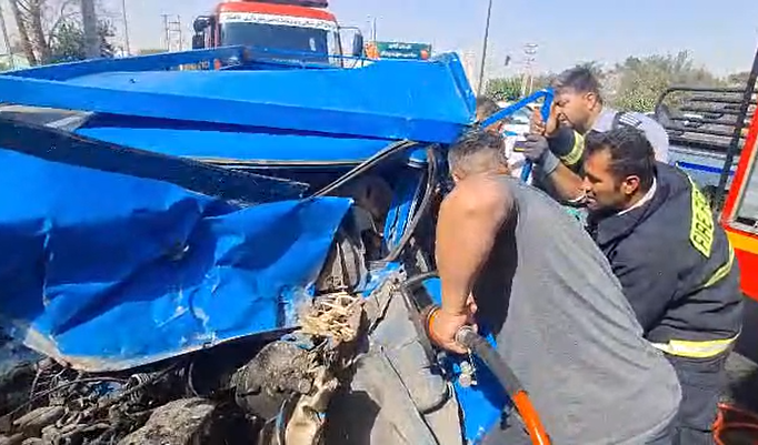 عملیات موفق آتش‌نشانان باغستان؛ نجات راننده مصدوم محبوس